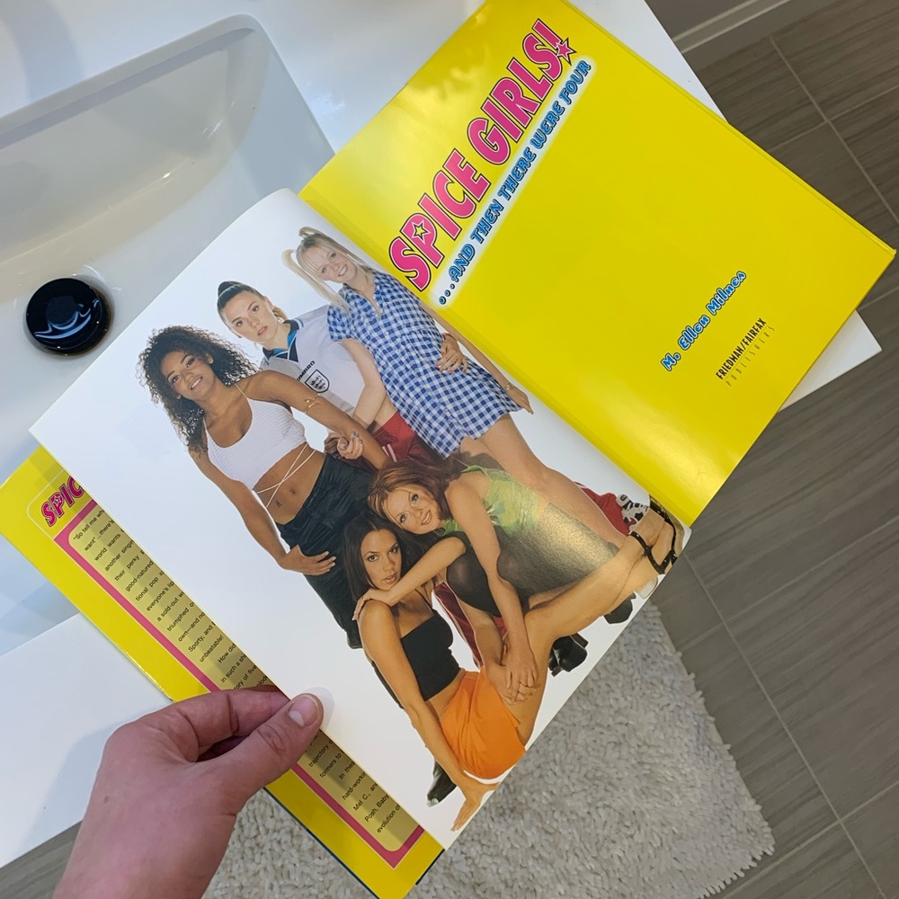 1998 Hard Cover Spice Girls Collectors Book - Picture 3 of 4